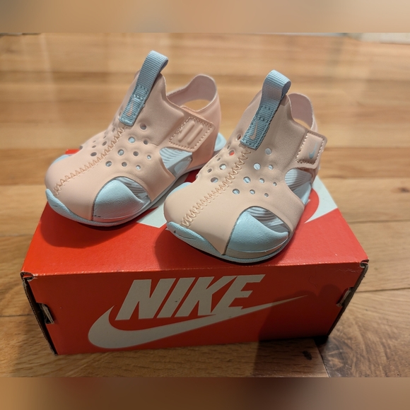 Nike Other - Nike Kids Sunrays in Peach and Light Blue